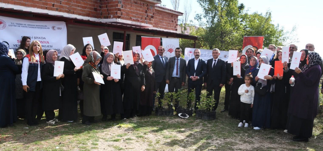 REŞADİYE HASANŞEYH'DE KADIN ÇİFTÇİLERE 4 DEKAR ALANDA ARONYA BAHÇESİ TESİS EDİLDİ 